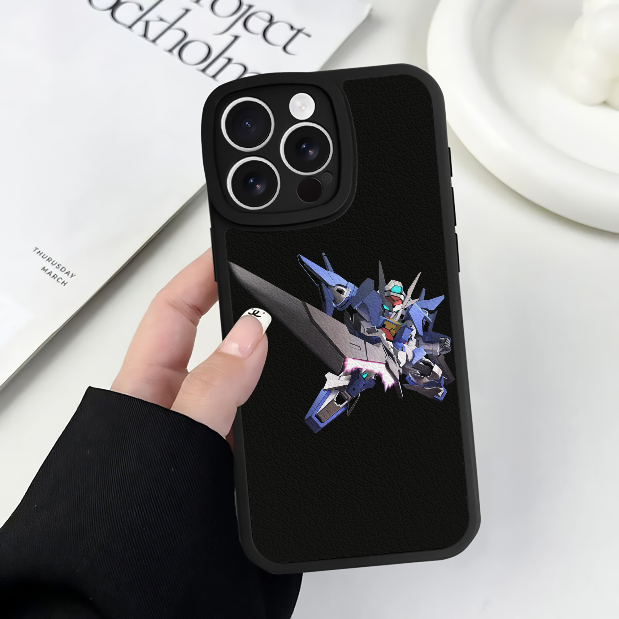 （画像用） 機動戦士ガンダム Mobile Suit Gundam 【iPhone 16シリーズ対応】シリコンスマホケース（レザー調） 材質：シリコン